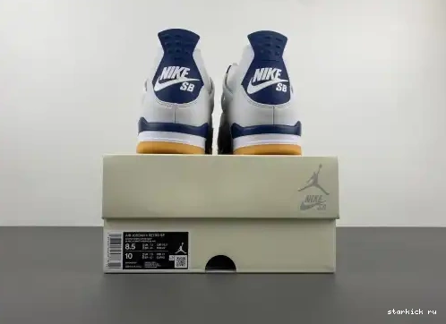 DR5415-100 Jordan SB DR5415-100 Retro Navy 4  0527